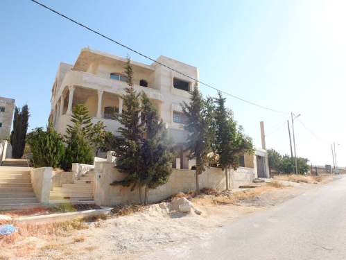 بيت مستقل للبيع 3 طوابق  في الأردن