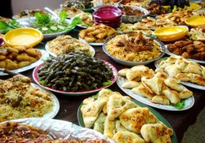 سيدة اردنية لتجهيز المأكولات  في الأردن