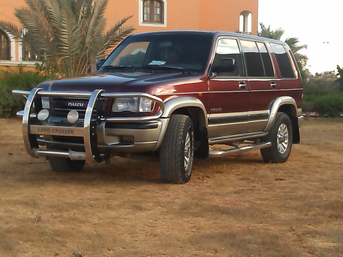 سيارة للبيع في ليبيا